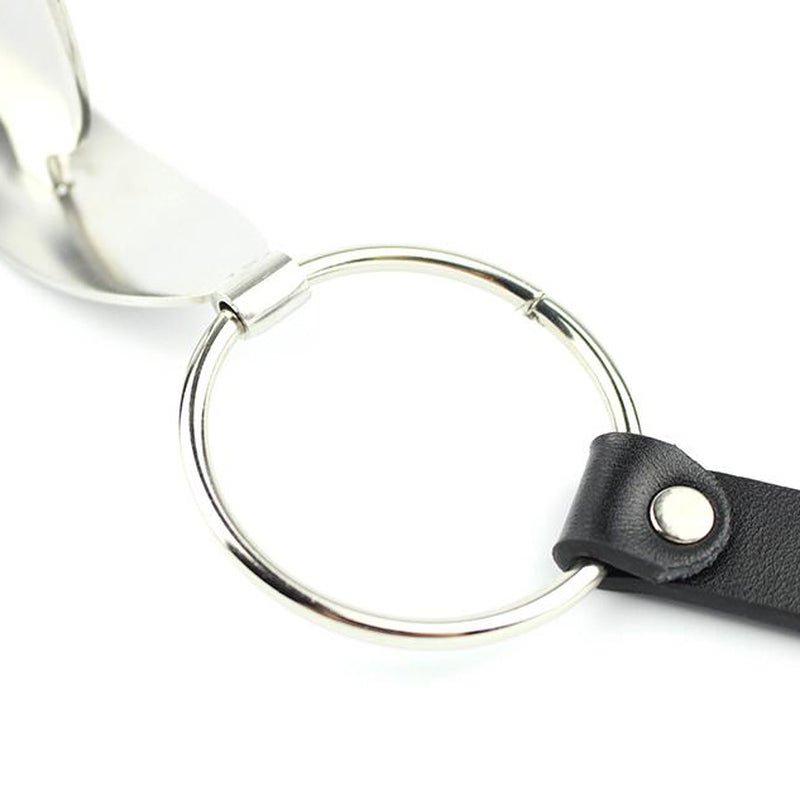 als-een-gewone-gagbal-niet-helpt-om-je-subje-het-zwijgen-op-te-leggen-zal-deze-op-paardensport-gebasseerde-gag-het-misschien-wel-doen-dankzij-het-rvs-metalen-plaatje-die-plat-op-de-tong-komt-te-liggen-zodra-de-gag-wordt-ingebracht-4