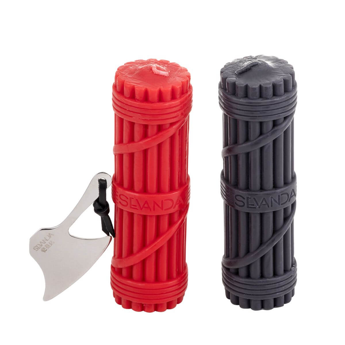 met-deze-set-wax-play-kaarsen-van-sevanda-kan-je-uren-lang-spelen-of-verschillende-sessies-doen-de-set-is-voorzien-van-een-rode-en-een-zwarte-kaars-en-een-wax-play-schaper-in-de-vorm-van-een-bijl-2