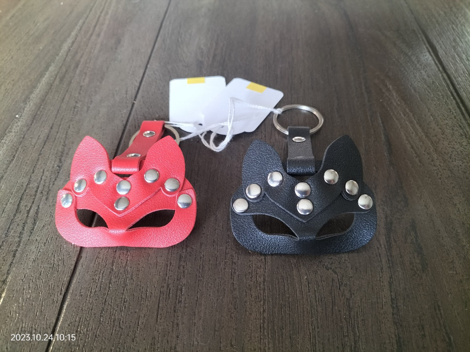 sleutelhanger met kitten maskertje rood of zwart - SM - speeltjes