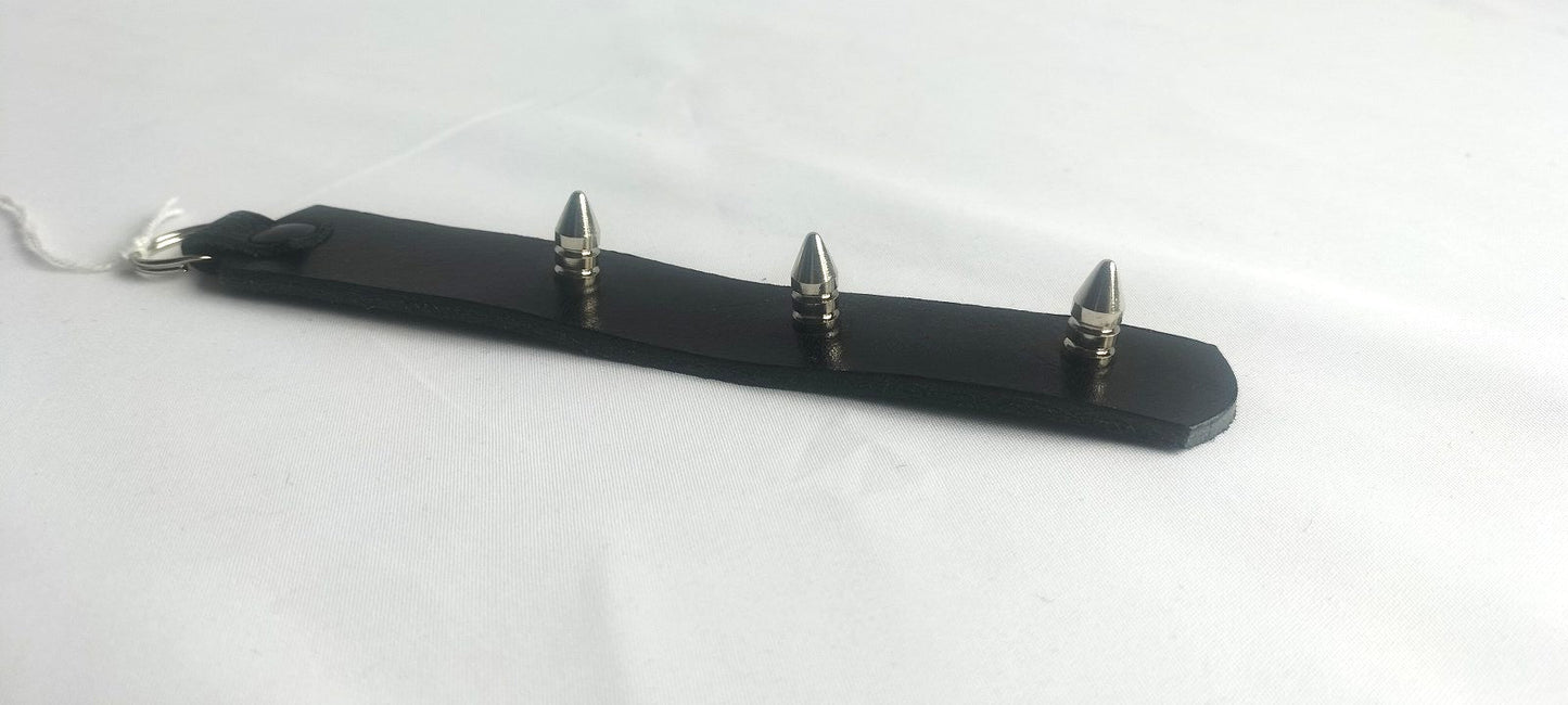 met-deze-sleutelhanger-in-de-vorm-van-een-slapper-heb-e-steeds-jouw-brat-correctiemiddel-kort-bij-de-hand