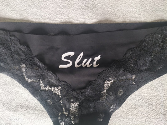 Slip met witte tekst Slut maat L - SM - speeltjes