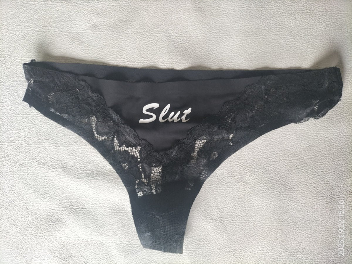 Slip met witte tekst Slut maat L - SM - speeltjes