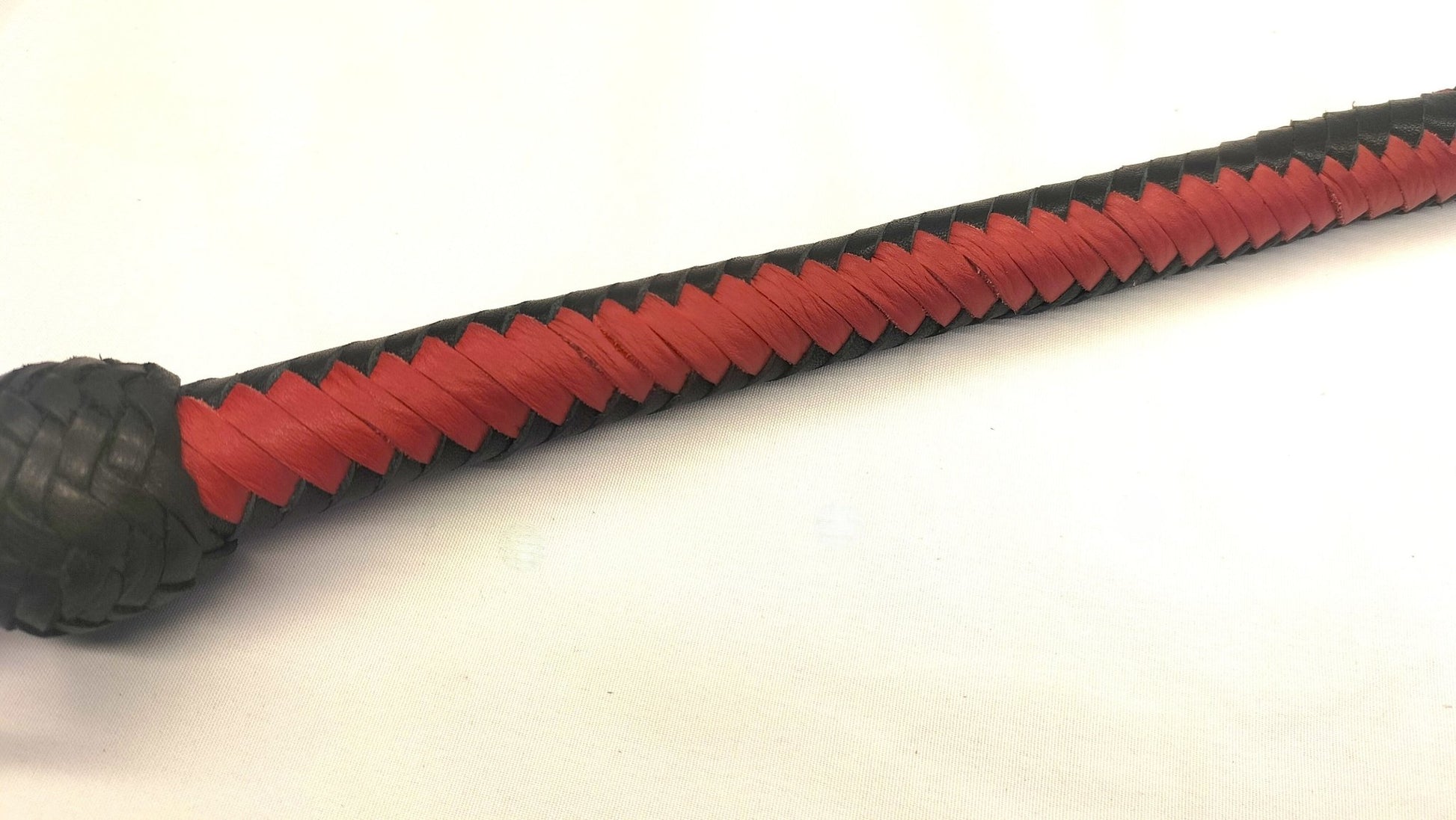 Snake Whip 90cm Rood Zwart - Shot Loaded Bullwhip met Loden Balletjes - BDSM - SM - speeltjes