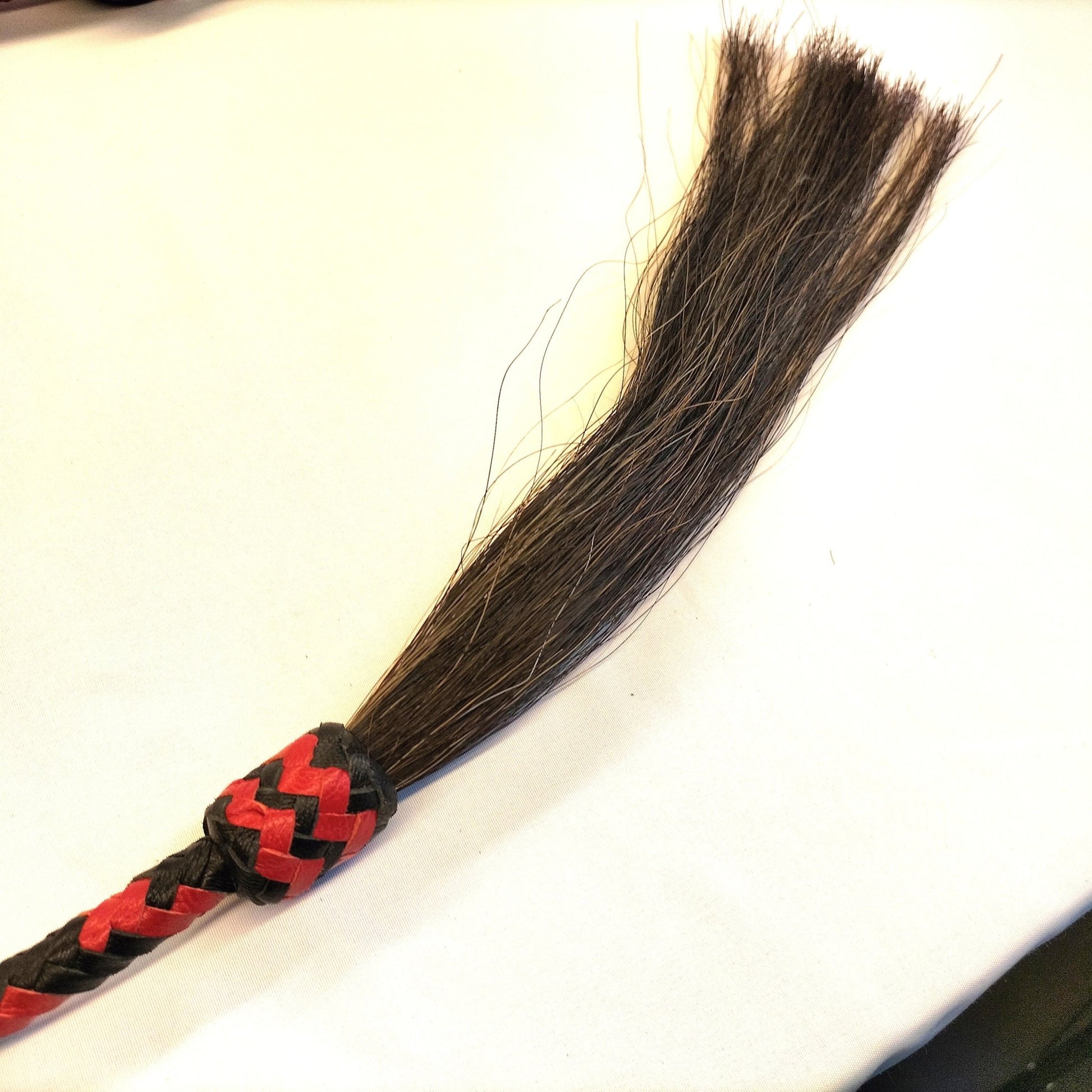 Snake Whip met Paardenhaar 110cm - Unieke Leren BDSM Zweep Zwart/Rood - Impact Play - SM - speeltjes