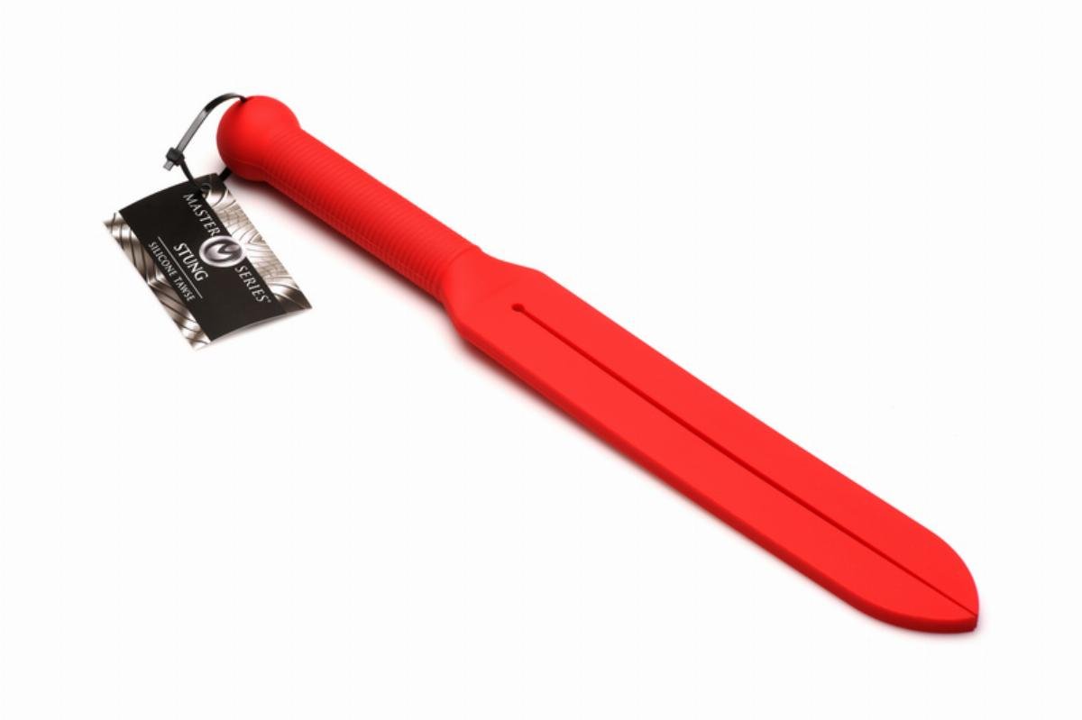 deze-stung-paddel-is-er-eentje-om-niet-snel-te-vergeten-hij-is-gemaakt-van-7-mm-dikke-silicone-en-gemaakt-als-een-tawse-dus-met-2-afzonderlijk-bewegende-flappen-ligt-prima-in-de-hand-maar-komt-nog-beter-neer-op-het-achterwerk-4