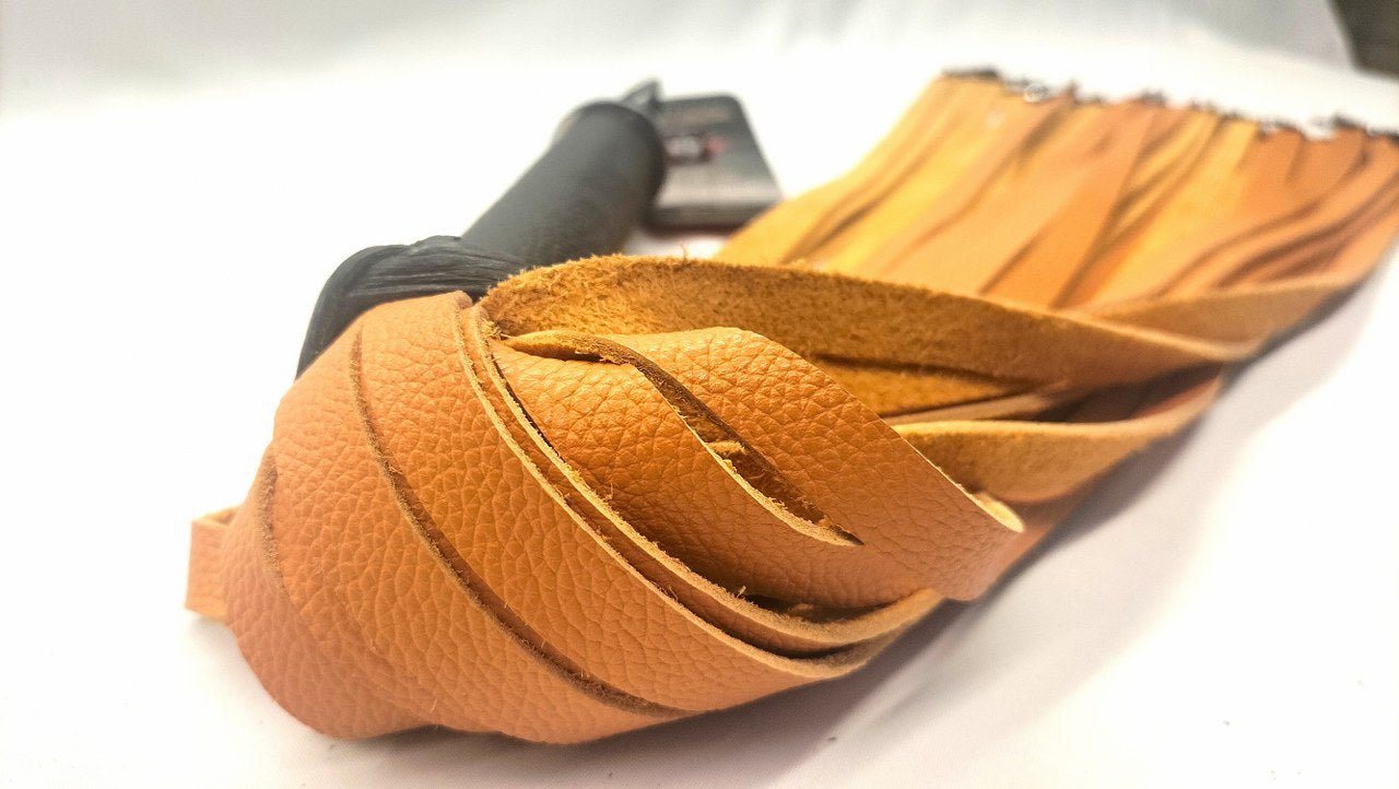 Terracotta Leder Flogger met Chainballs - Exclusieve Handgemaakte Flogger - BDSM - SM - speeltjes