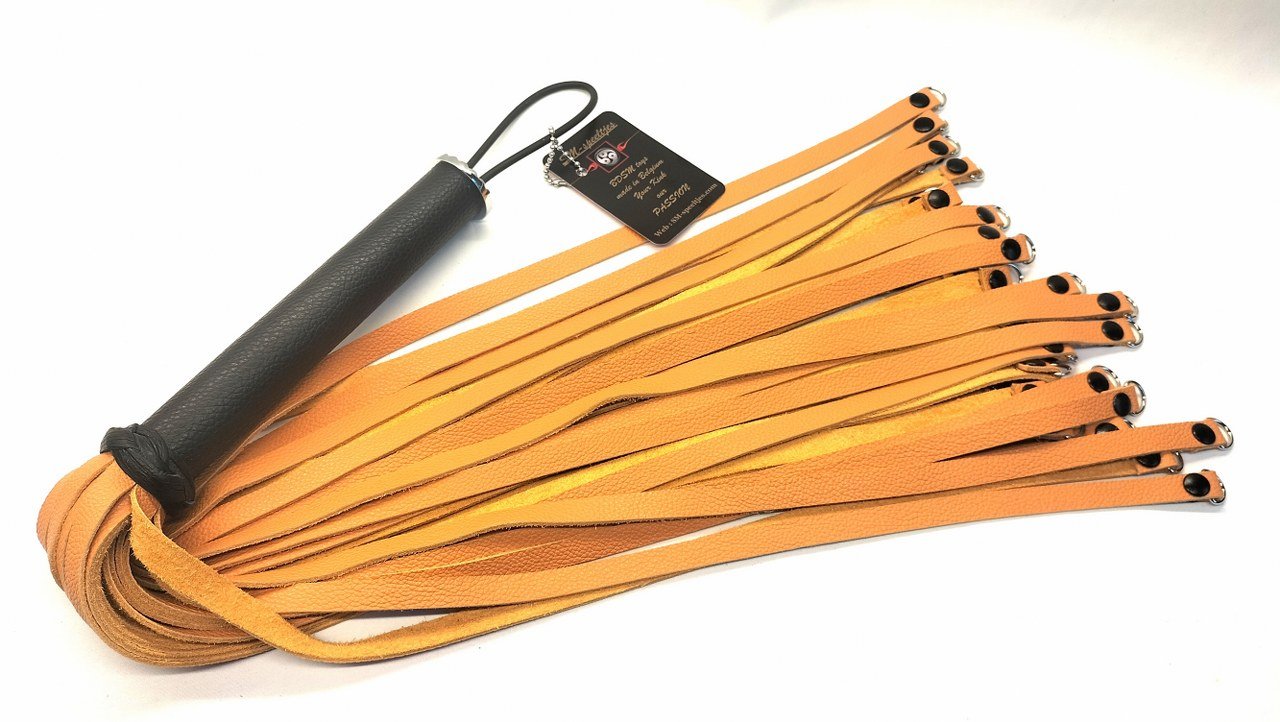 Terracotta lederen flogger met D - ringen - Voor een pittige avond. - BDSM - SM - speeltjes