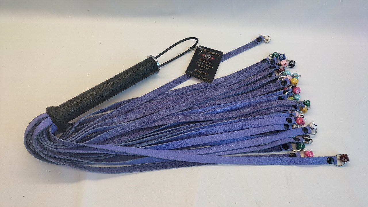 The Gambler Lila Flogger met Dobbelstenen - Exclusieve Handgemaakte Flogger - BDSM - SM - speeltjes