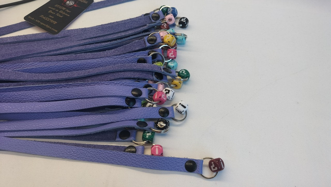 The Gambler Lila Flogger met Dobbelstenen - Exclusieve Handgemaakte Flogger - BDSM - SM - speeltjes