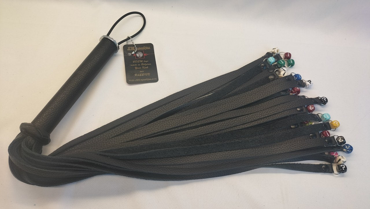 The Gambler Zwarte Flogger met Dobbelstenen - Exclusieve Handgemaakte Flogger - BDSM - SM - speeltjes