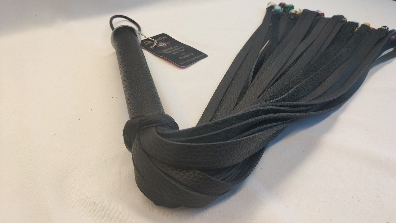The Gambler Zwarte Flogger met Dobbelstenen - Exclusieve Handgemaakte Flogger - BDSM - SM - speeltjes