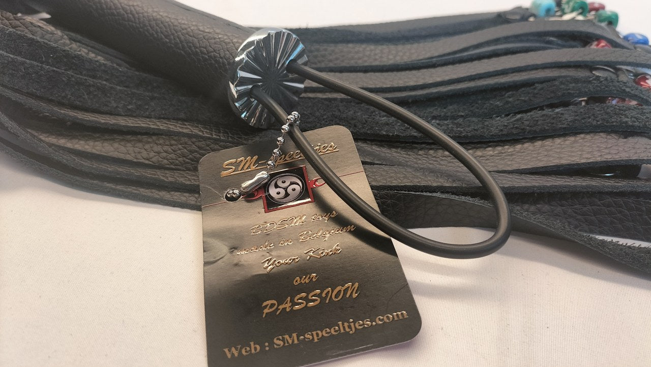 The Gambler Zwarte Flogger met Dobbelstenen - Exclusieve Handgemaakte Flogger - BDSM - SM - speeltjes