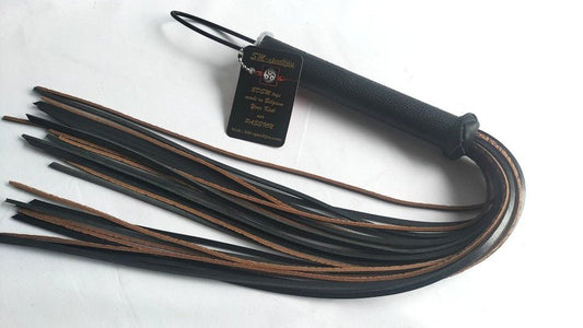 deze-flogger-of-in-de-volksmond-zweep-of-gesel-genoemd-is-voor-de-spelers-die-houden-van-een-iets-gemener-of-pijnlijker-spel-met-zijn-24-stroken-tuigleer-in-twee-kleuren-en-schuin-gesneden-aan-het-einde-kan-ie-best-venijnig-zijn-1