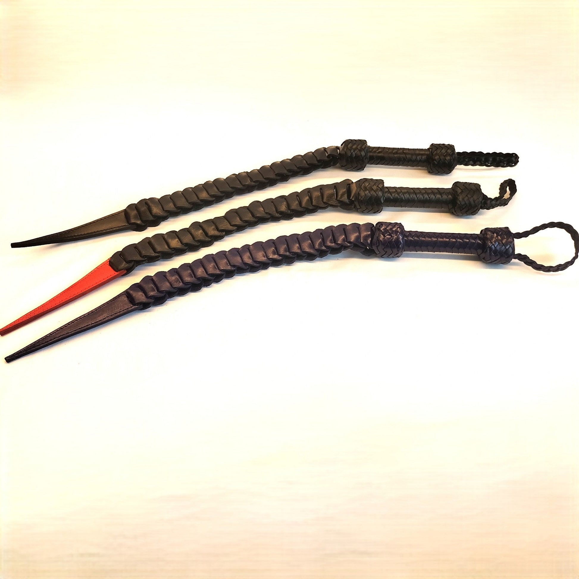 Tuigleder Korte Zweep Schakels 60cm 160g 3 Kleuren - Impact Play Gesel - Impact Play - Zwepen - SM - speeltjes
