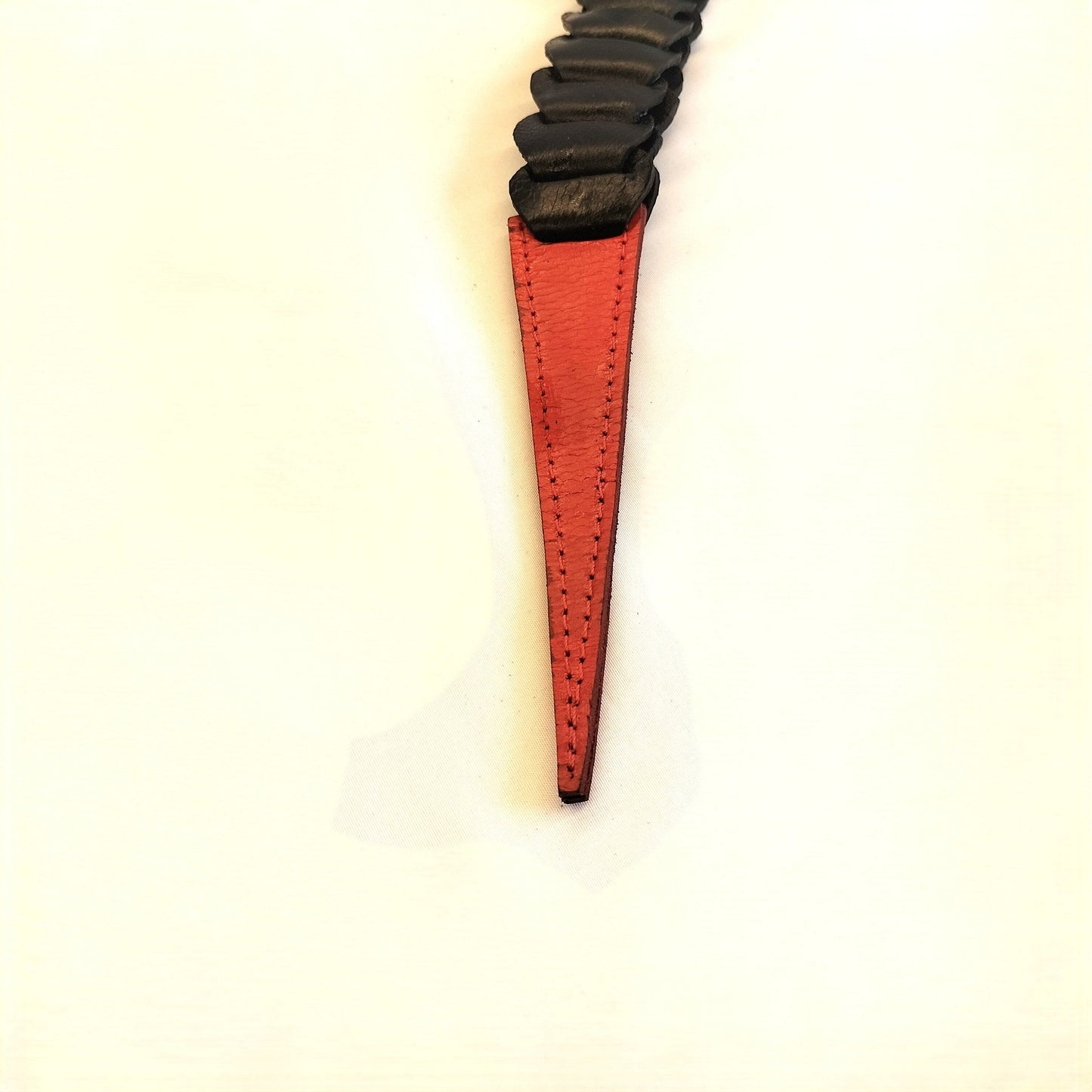 Tuigleder Korte Zweep Schakels 60cm 160g 3 Kleuren - Impact Play Gesel - Impact Play - Zwepen - SM - speeltjes