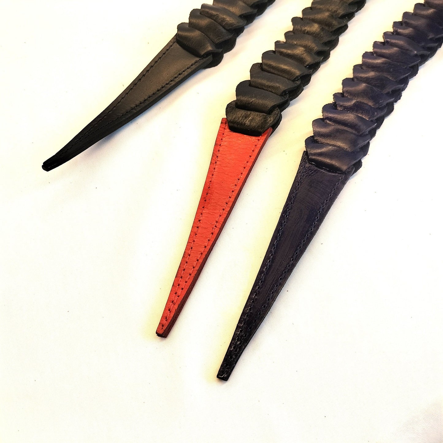 Tuigleder Korte Zweep Schakels 60cm 160g 3 Kleuren - Impact Play Gesel - Impact Play - Zwepen - SM - speeltjes