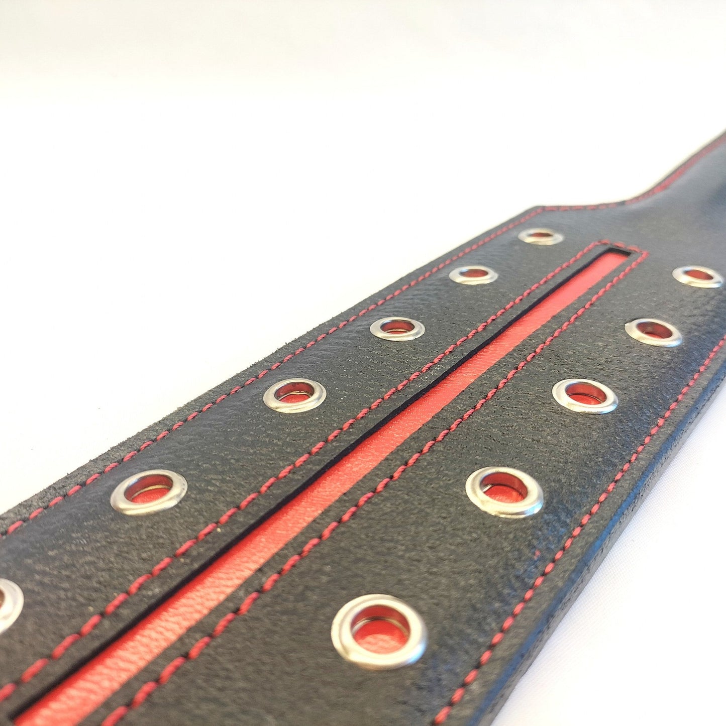 Tuigleder Paddle 210g Zwart Rood 38cm 1cm Dik - Metalen Versteviging BDSM - Impact Toys - SM - speeltjes