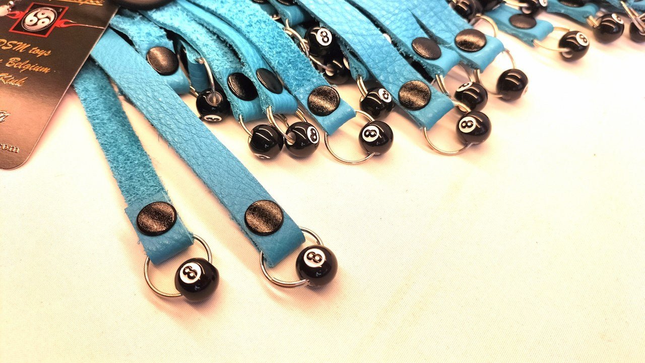 Turquoise Flogger met 36 Acryl 8mm Balletjes - 70cm Handgemaakt in België - Impact Play Flogger - SM - speeltjes