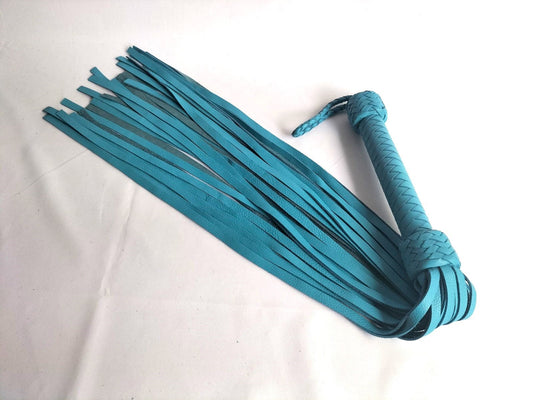 turquoise-zachte-leren-flogger-ag037-met-36-falls-van-53cm-ideaal-instapmodel-voor-bdsm-beginners-kwalitatief-leer-comfortabel-handvat

