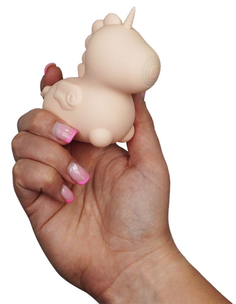 ervaar-als-geen-ander-de-sensuele-tintelingen-dankzij-deze-unihorn-heart-throb-met-zijn-duo-motor-die-enerzijds-voor-een-verwennerij-zorgt-dankzij-zijn-intens-pulserende-snuit-en-aan-de-andere-kant-voor-een-vibrerende-massage-dankzij-de-2de-motor-2