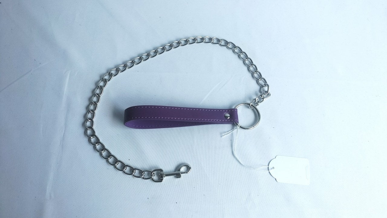 met-deze-leiband-in-vegan-kwaliteit-kan-je-lekker-volgzaam-je-dominant-achterna-lopen-zonder-al-te-veel-keuzes-te-moeten-maken-behalve-stoppen-waar-hij-of-zij-stopt-laat-het-spel-van-oplettend-volgen-beginnen-7