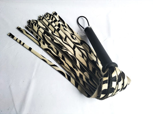 Zebraprint hair on flogger - SM - speeltjes