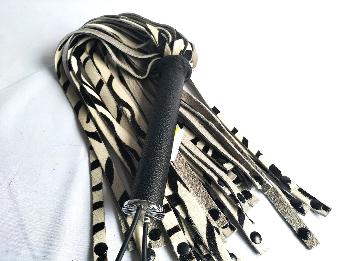 Zebraprint hair on flogger - SM - speeltjes
