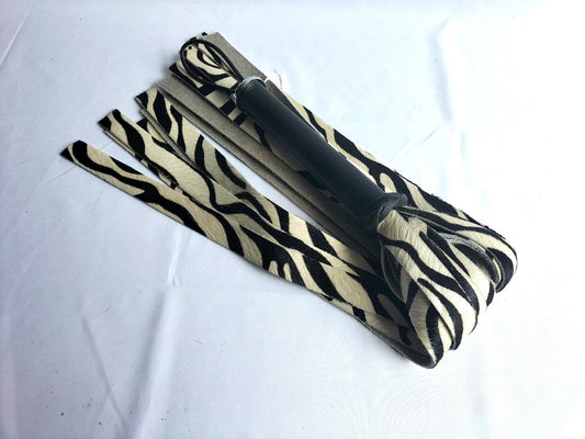 Zebraprint hair on flogger brede falls - SM - speeltjes