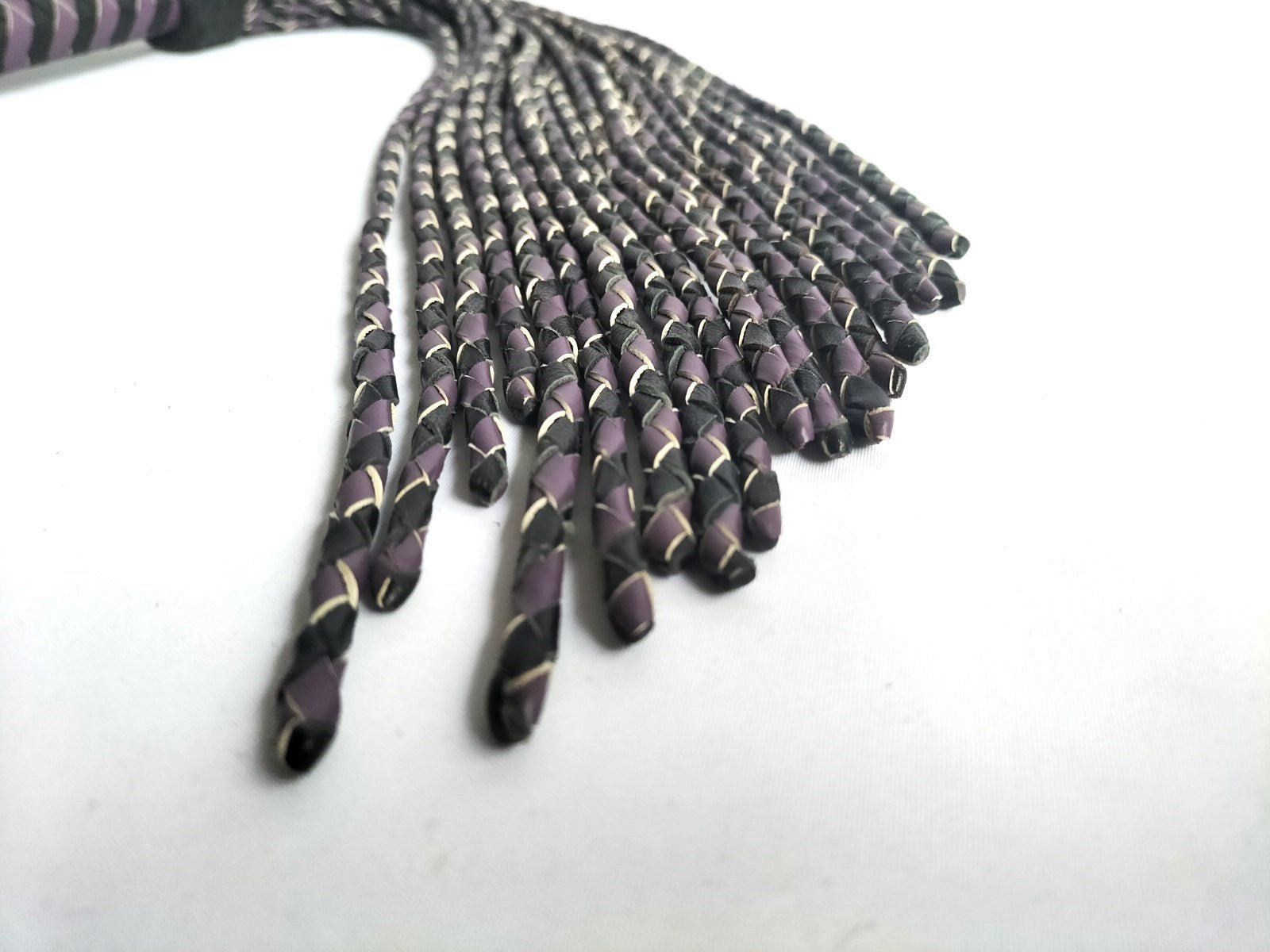 Zwart leder cat O 18 met geweven falls paars/zwart - SM - speeltjes