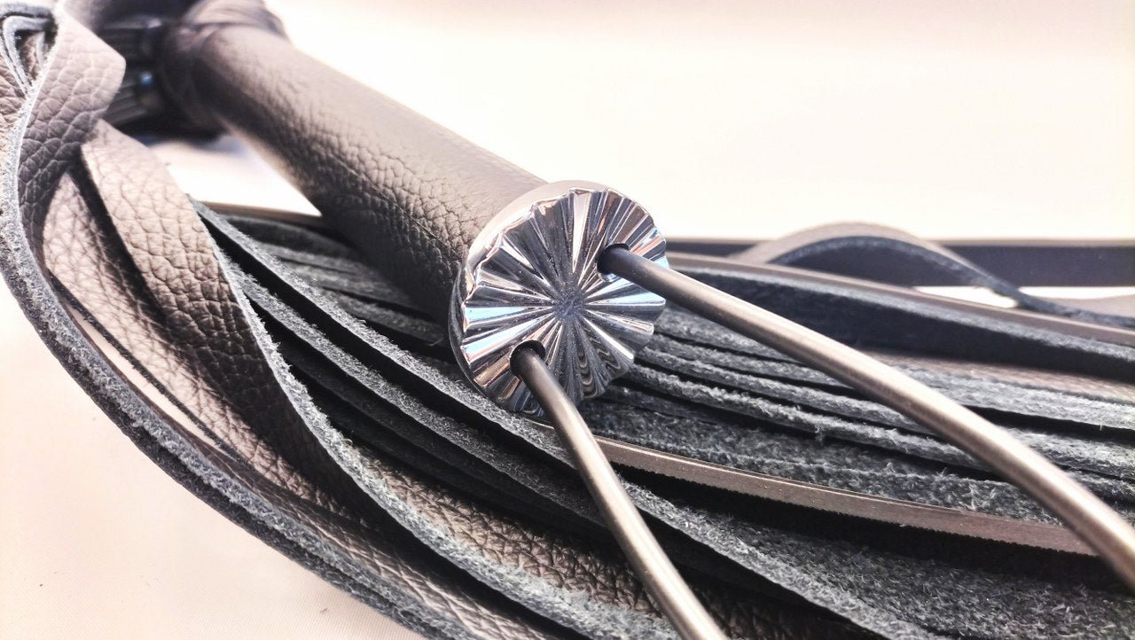 Zwart Leder Flogger met Rubber Falls – Handgemaakt Impact Play - Impact Play - SM - speeltjes