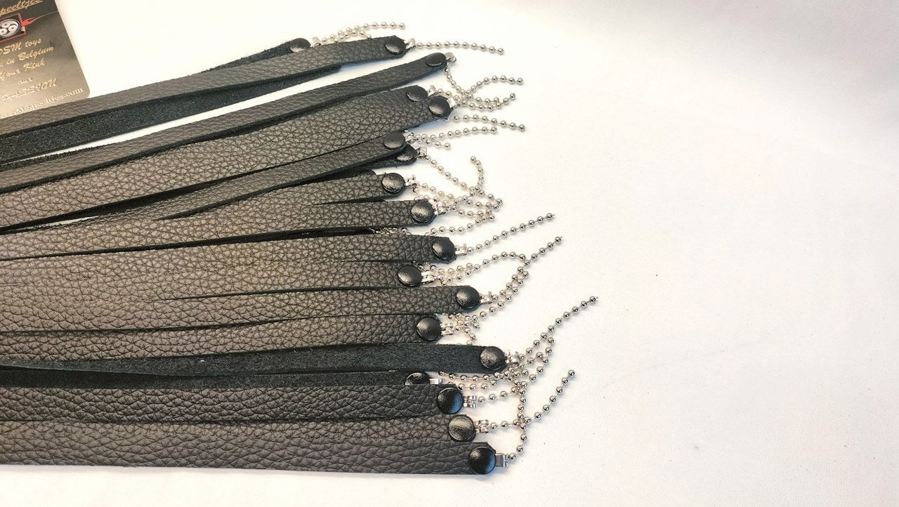 Zwart Leder Flogger met Zilverkleurige Chainballs - Handgemaakte Leren Flogger - BDSM - SM - speeltjes