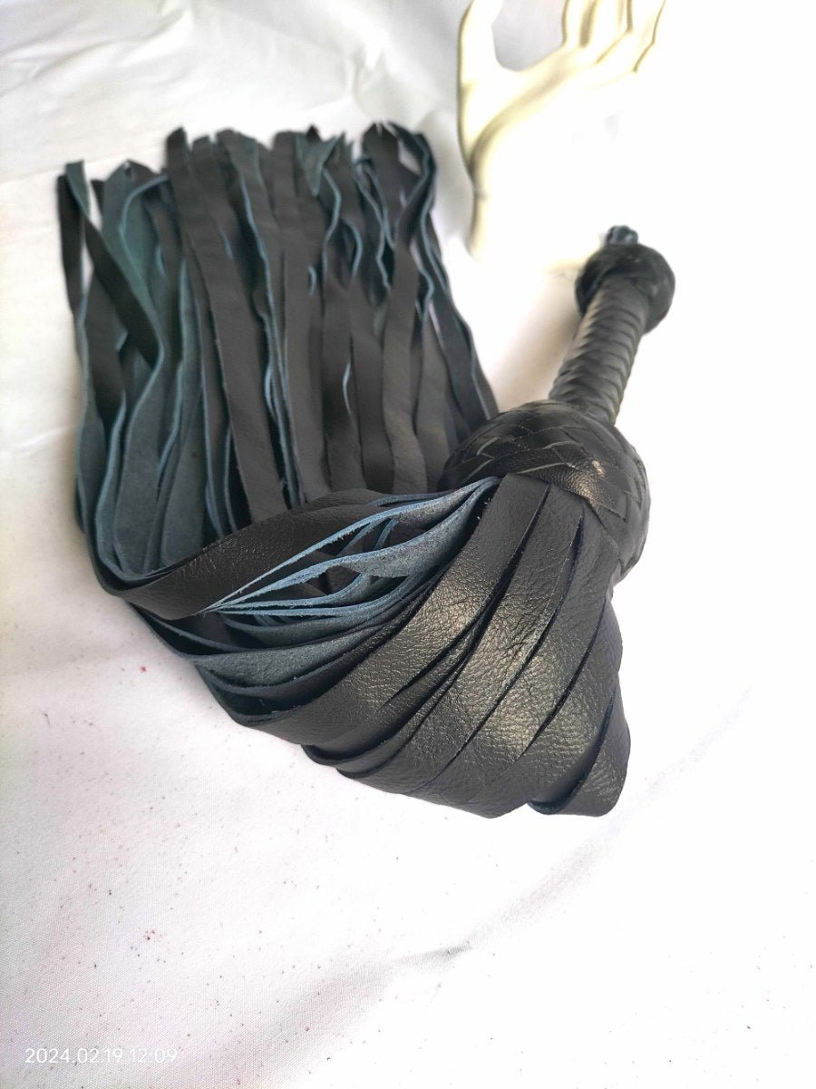 Zwart lederen flogger 72 falls - SM - speeltjes