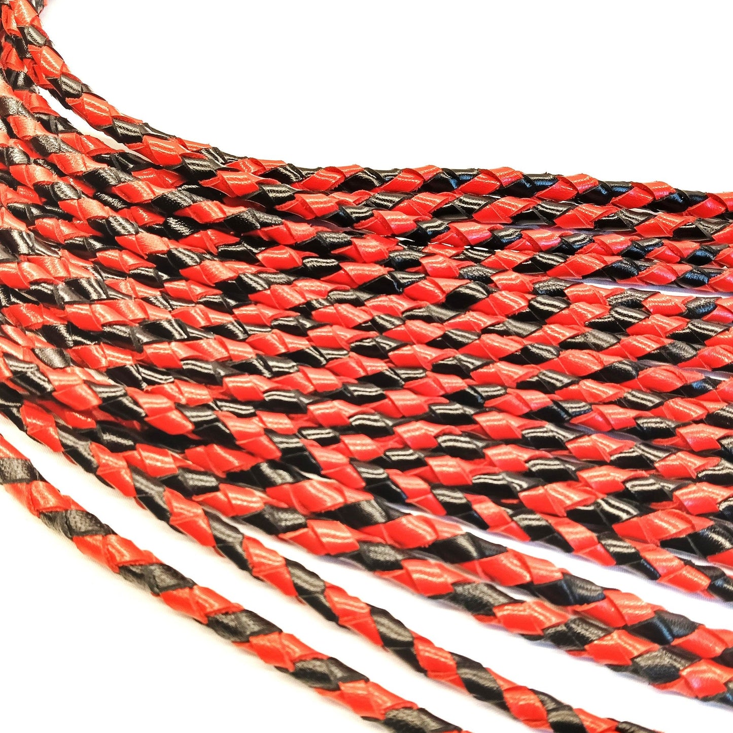 Zwart Rood Leder Cat O 18 Gevlochten Falls – BDSM Flogger 72cm - Impact Play - SM - speeltjes
