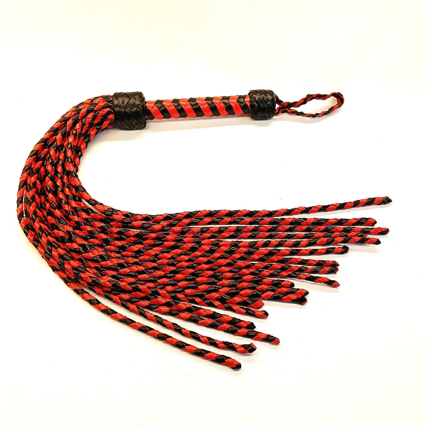 Zwart Rood Leder Cat O 18 Gevlochten Falls – BDSM Flogger 72cm - Impact Play - SM - speeltjes