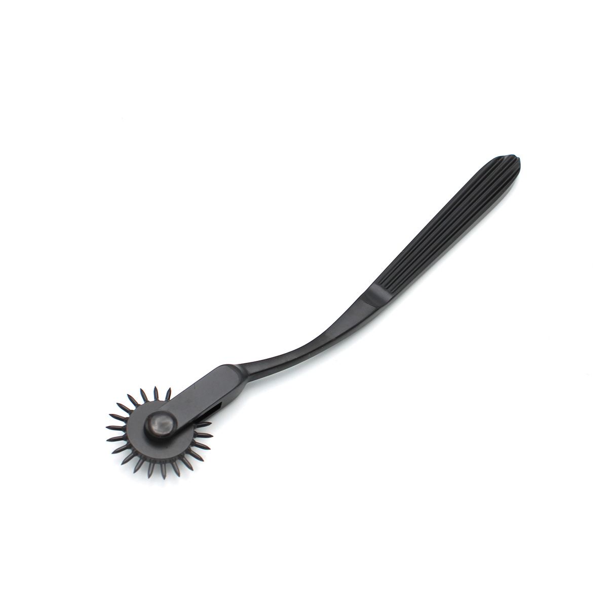 met-dit-zwart-gecoate-wartelberger-wieltje-voorzien-van-allemaal-fijne-scherpe-puntjes-ga-je-de-sensuele-toer-op-en-weet-je-alle-gevoelige-plekjes-bij-je-partner-te-vinden-2