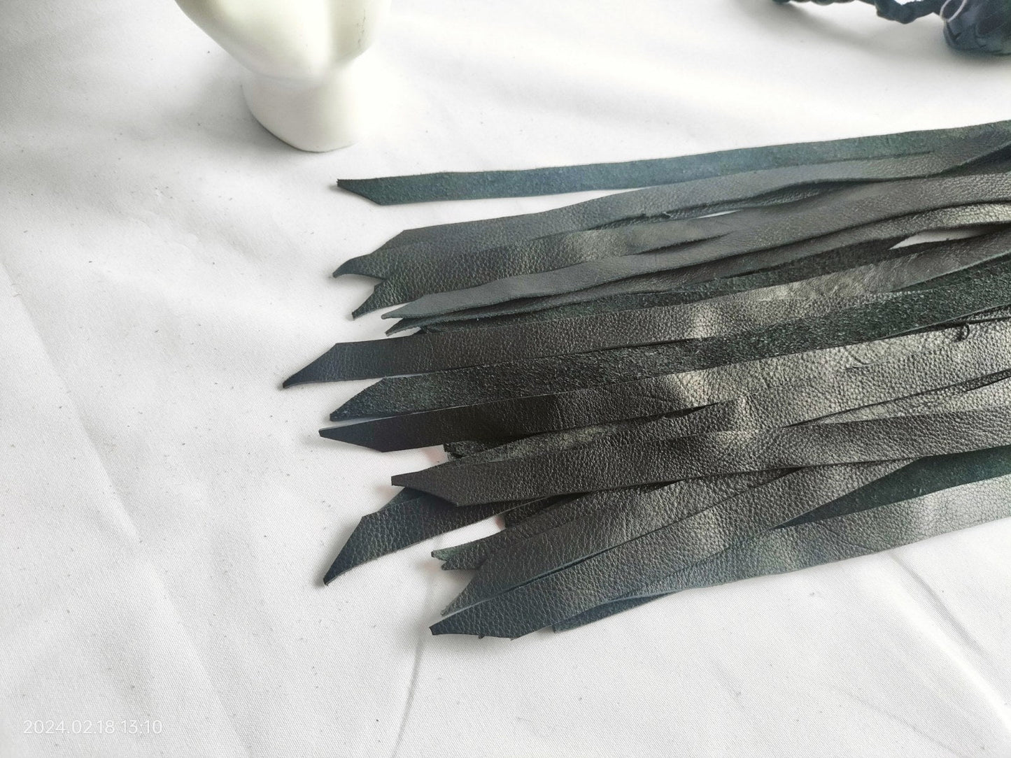 Zwarte rundslederen flogger - SM - speeltjes