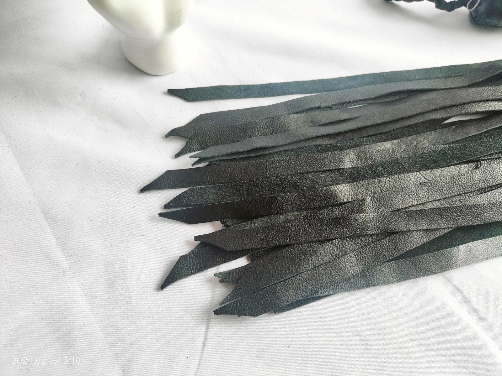 Zwarte rundslederen flogger - SM - speeltjes