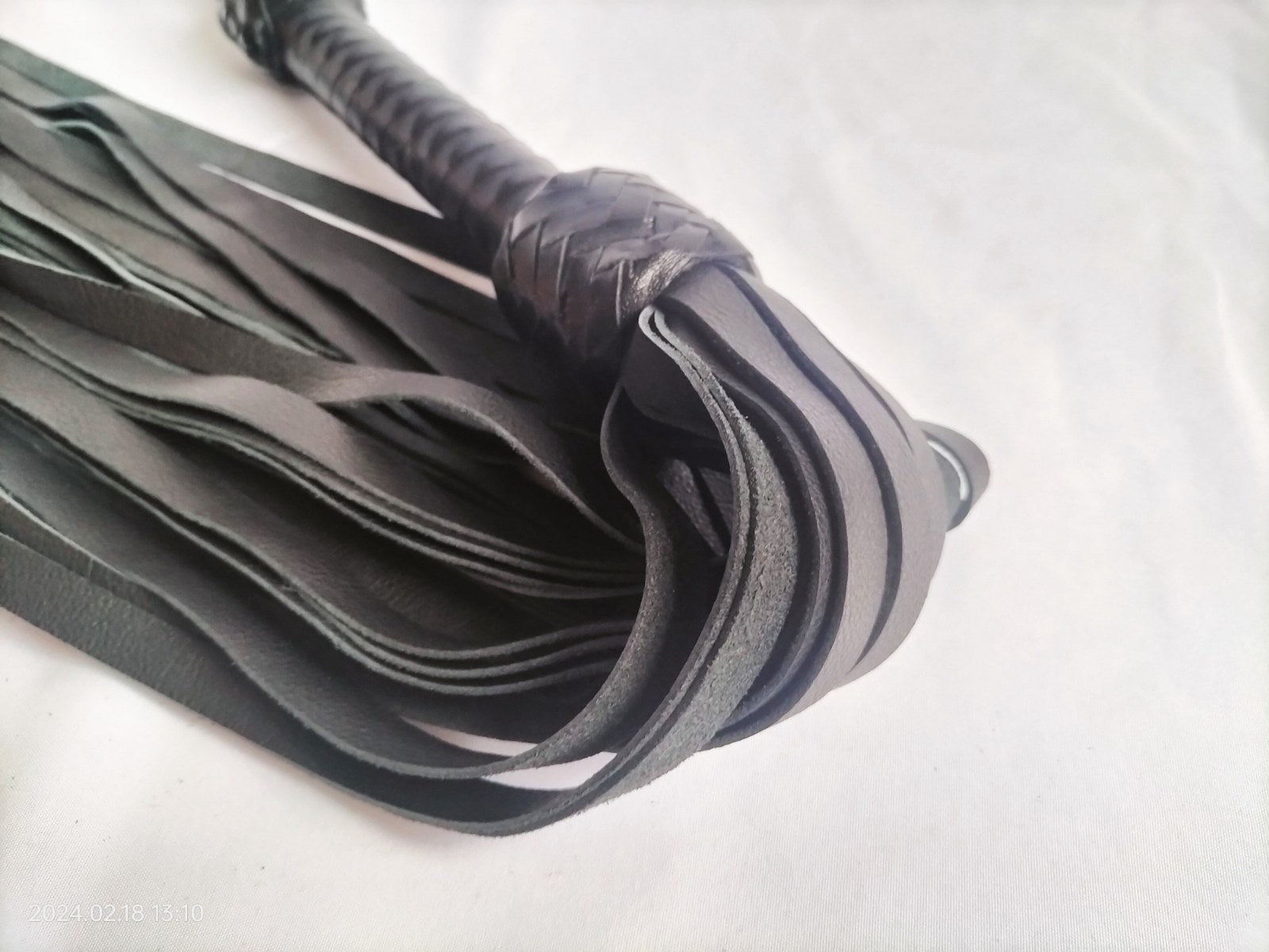 Zwarte rundslederen flogger - SM - speeltjes