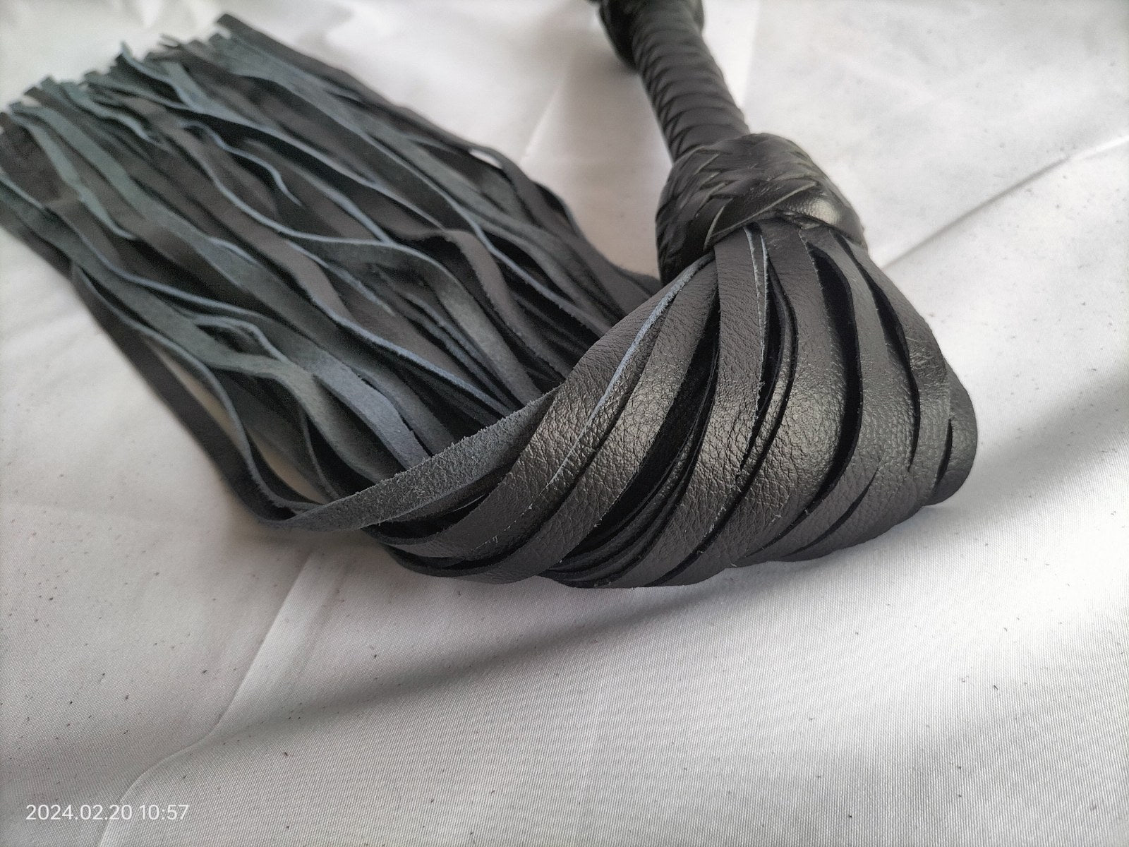 Zwarte rundslederen flogger 72 falls - SM - speeltjes