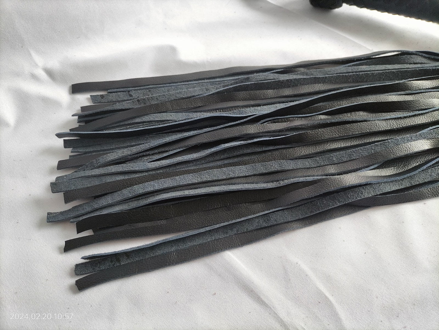 Zwarte rundslederen flogger 72 falls - SM - speeltjes