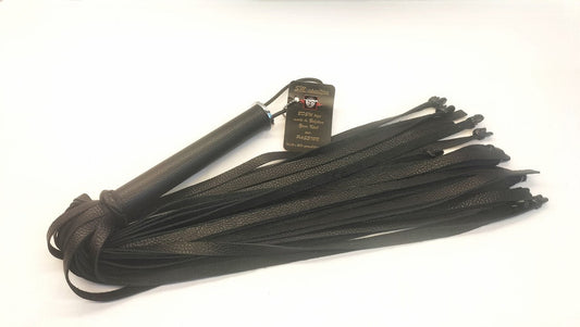 Zwarte Skull Flogger met 16 Zwarte RVS Skulls – 36 Falls Impact Zweep - Impact Play Flogger - SM - speeltjes