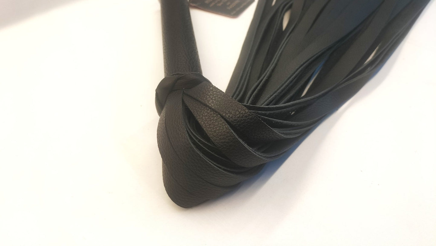 Zwarte Skull Flogger met 8 RVS Skulls – 36 Falls Impact Zweep - Impact Play Flogger - SM - speeltjes