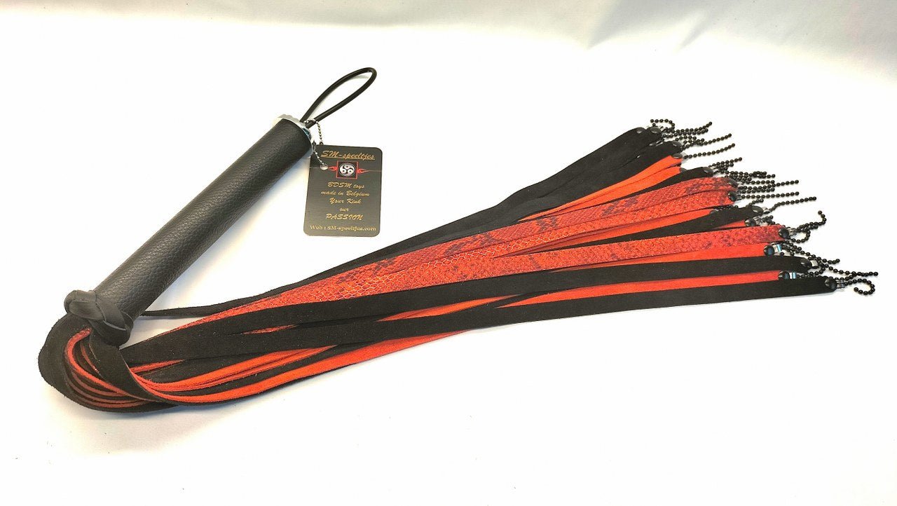 Zwart/Rood Suéde Flogger met Chainballs - Handgemaakte Leren Flogger - BDSM - SM - speeltjes