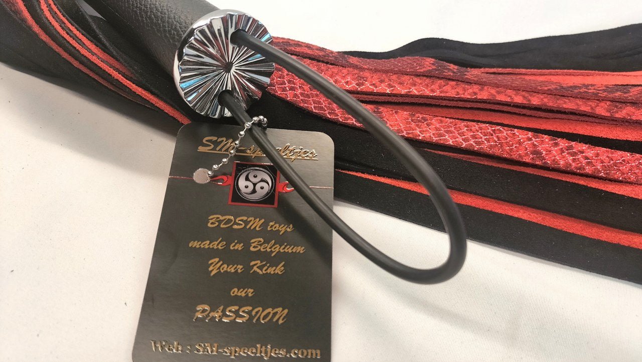 Zwart/Rood Suéde Flogger met Chainballs - Handgemaakte Leren Flogger - BDSM - SM - speeltjes
