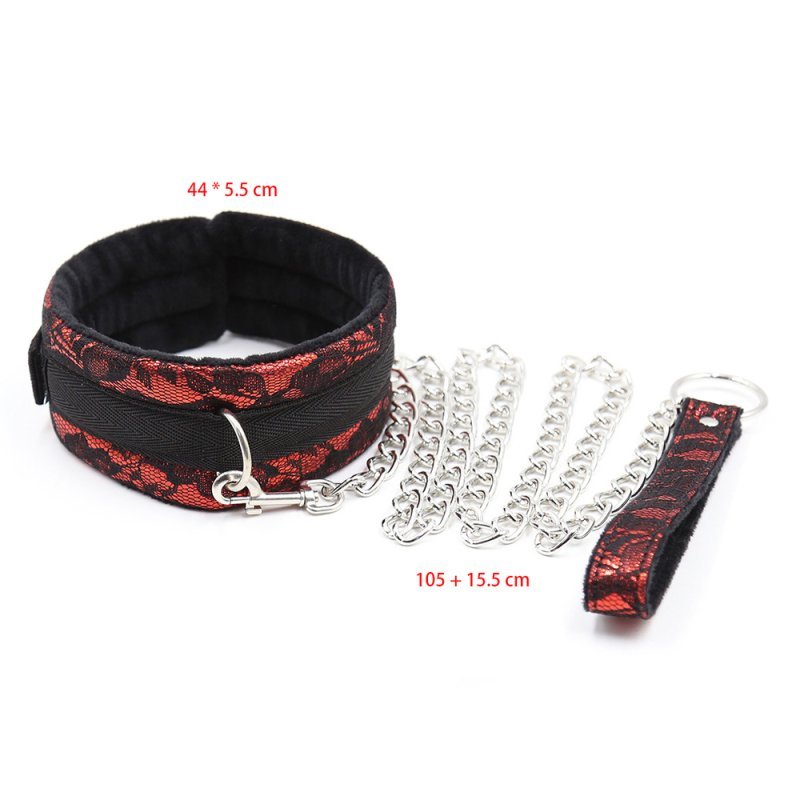 deze-fluweelzachte-rode-vegan-collar-al-dan-niet-voorzien-van-bijpassende-leiband-sluit-af-door-middel-van-klittenband-hij-is-enkel-aan-de-voorzijde-voorzien-van-een-d-ring-1