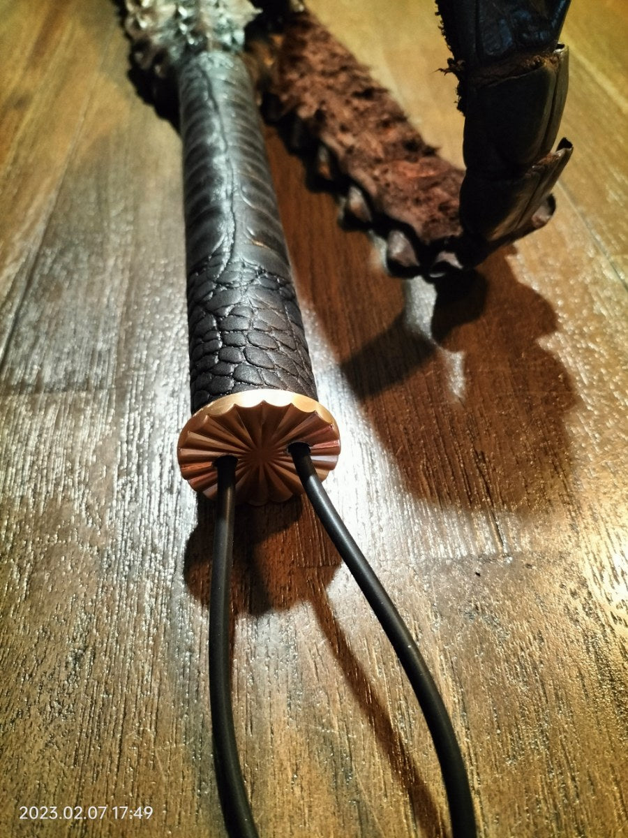 Backstrap whip dark brown with black leather handle