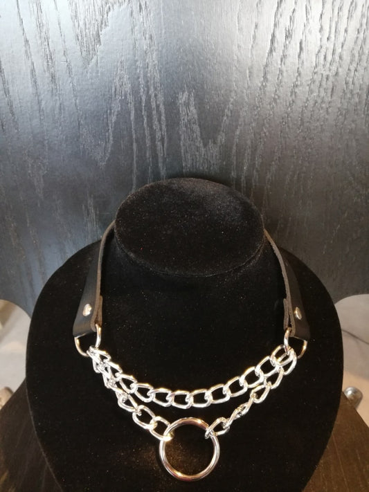 Collier noir avec chaîne et anneau