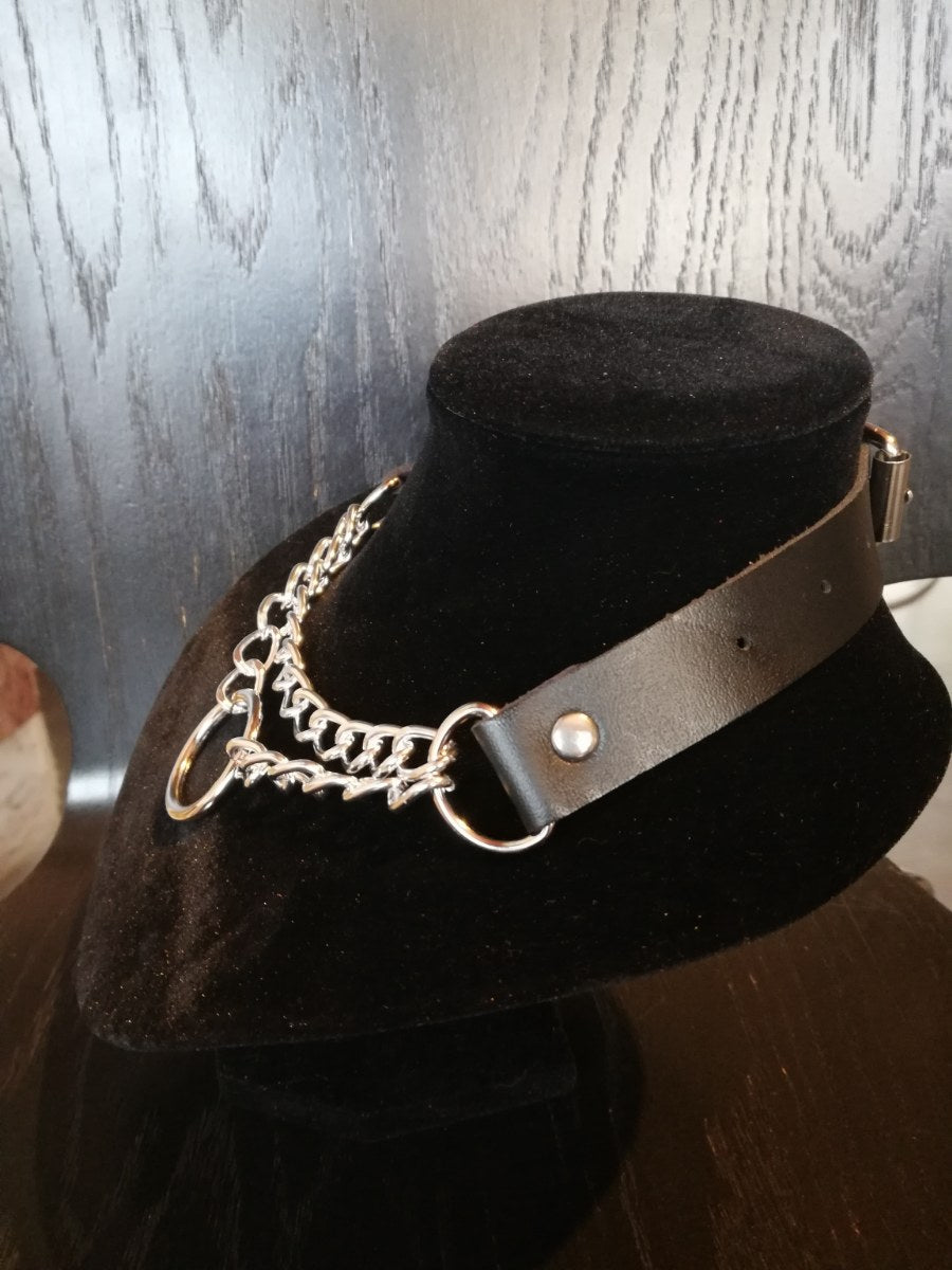 Collier noir avec chaîne et anneau