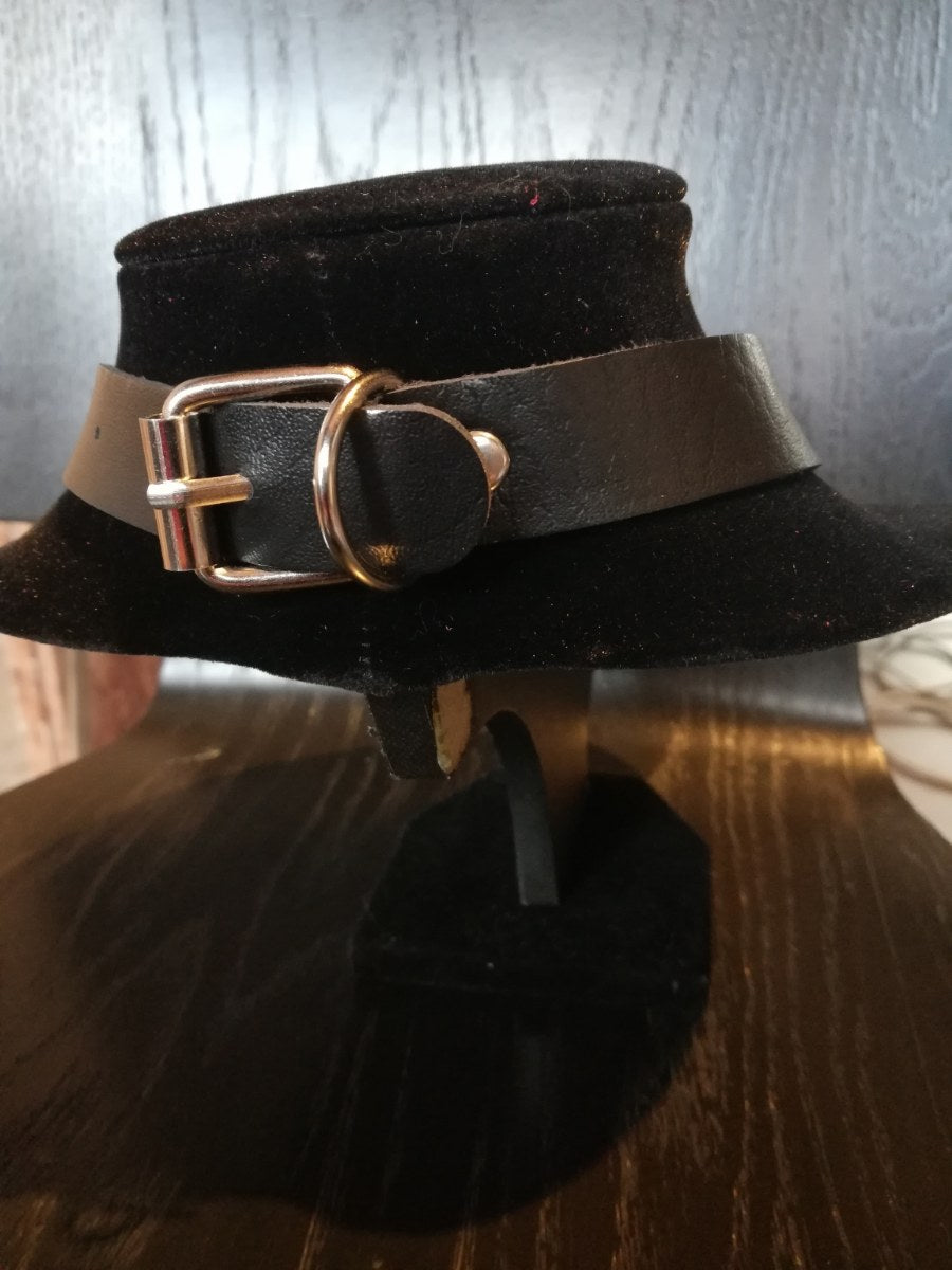 Zwarte Collar met Ketting en Ring