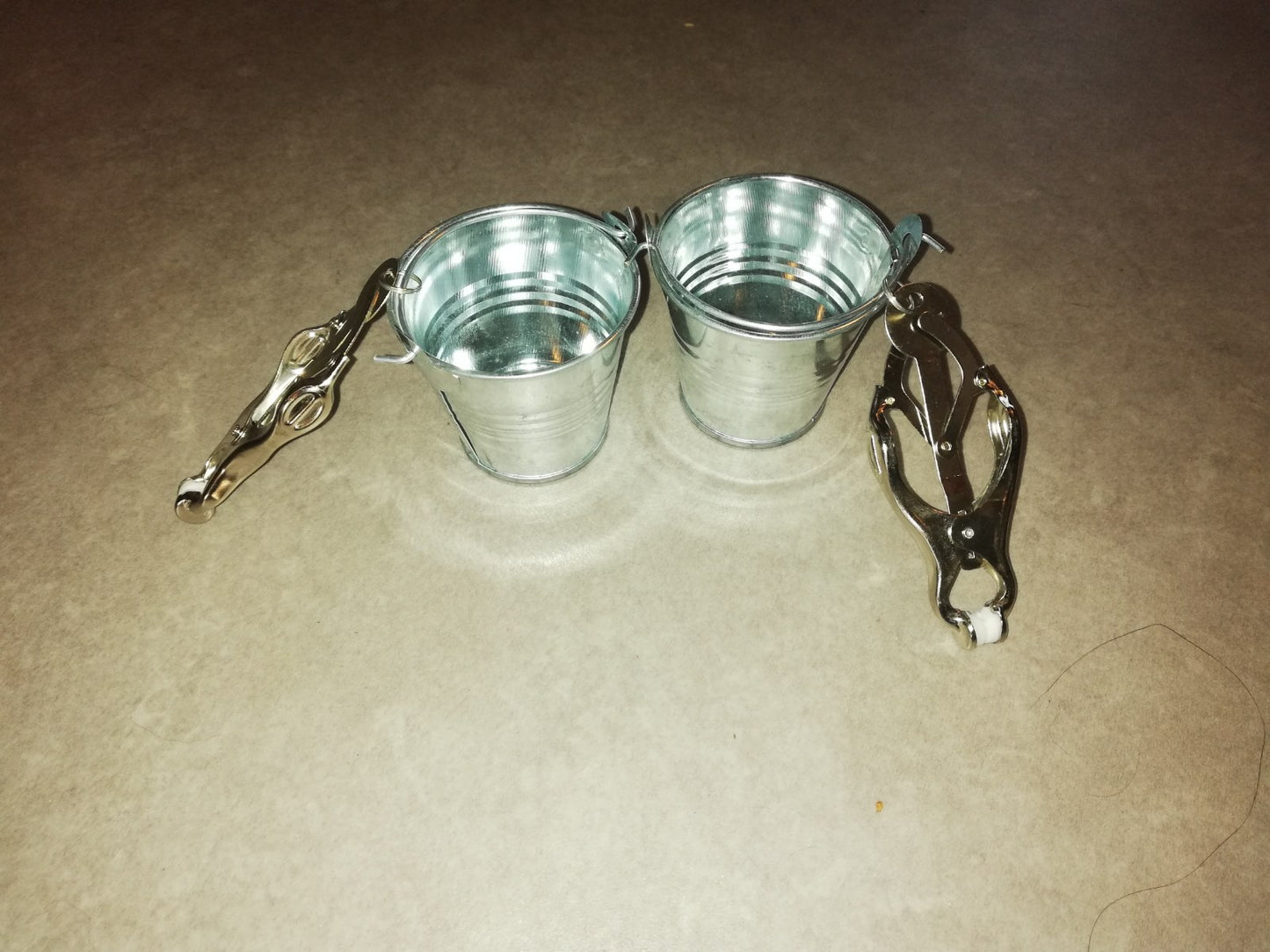 Clover clamps with buckets